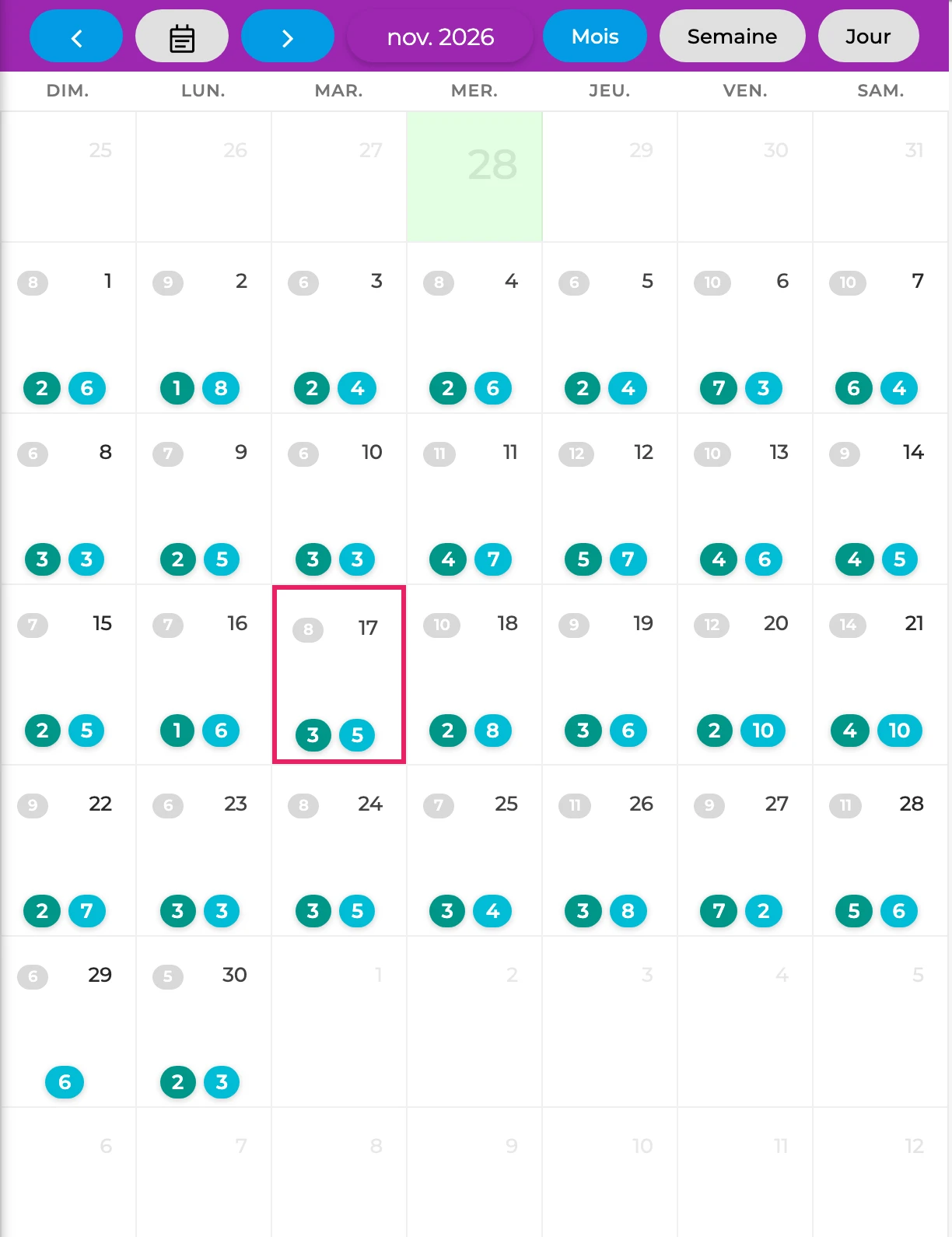 Calendrier des événements de GT3 en vue Mois, avec le nombre de commandes et de devis par jour